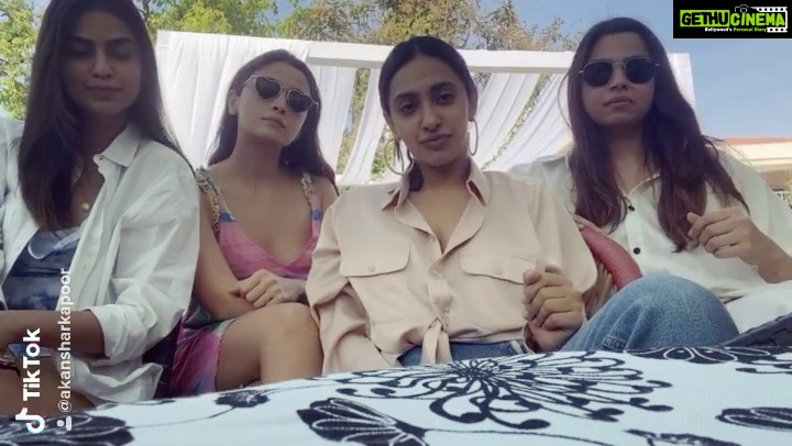 Alia Bhatt Instagram - for life .. 👊🤙🤞 (how I spent my birthday)