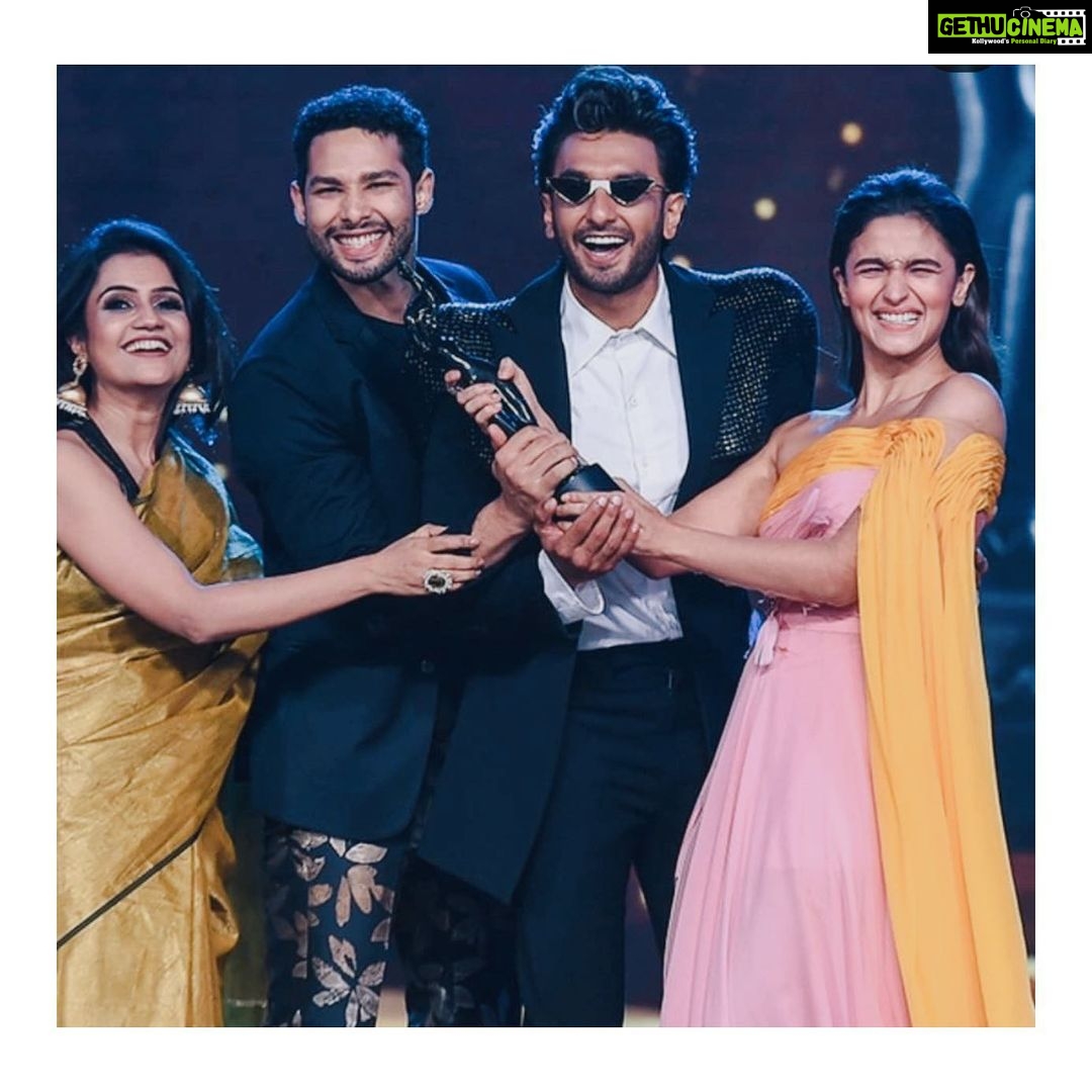 Alia Bhatt Instagram - A humble bunch! *drops mic walks away* 🎤💗 #gullyboy