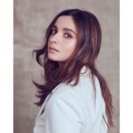 Alia Bhatt Instagram - when in doubt put an emoticon - 🐼