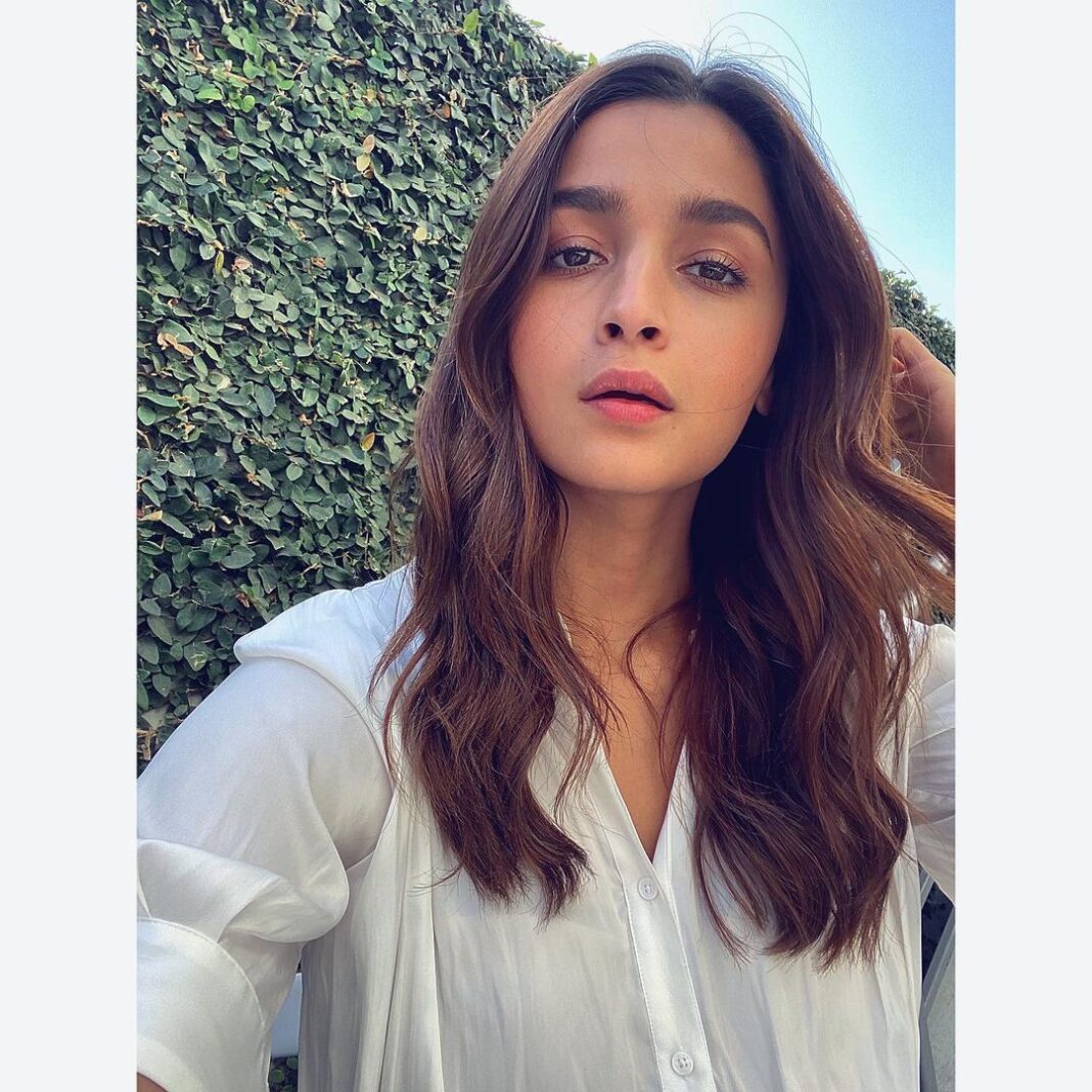 Alia Bhatt Instagram - I have a whole universe in my mind 🦋