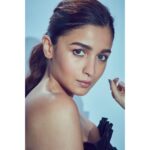 Alia Bhatt Instagram – क्लोज़ अप तो बनता है !! 🙃