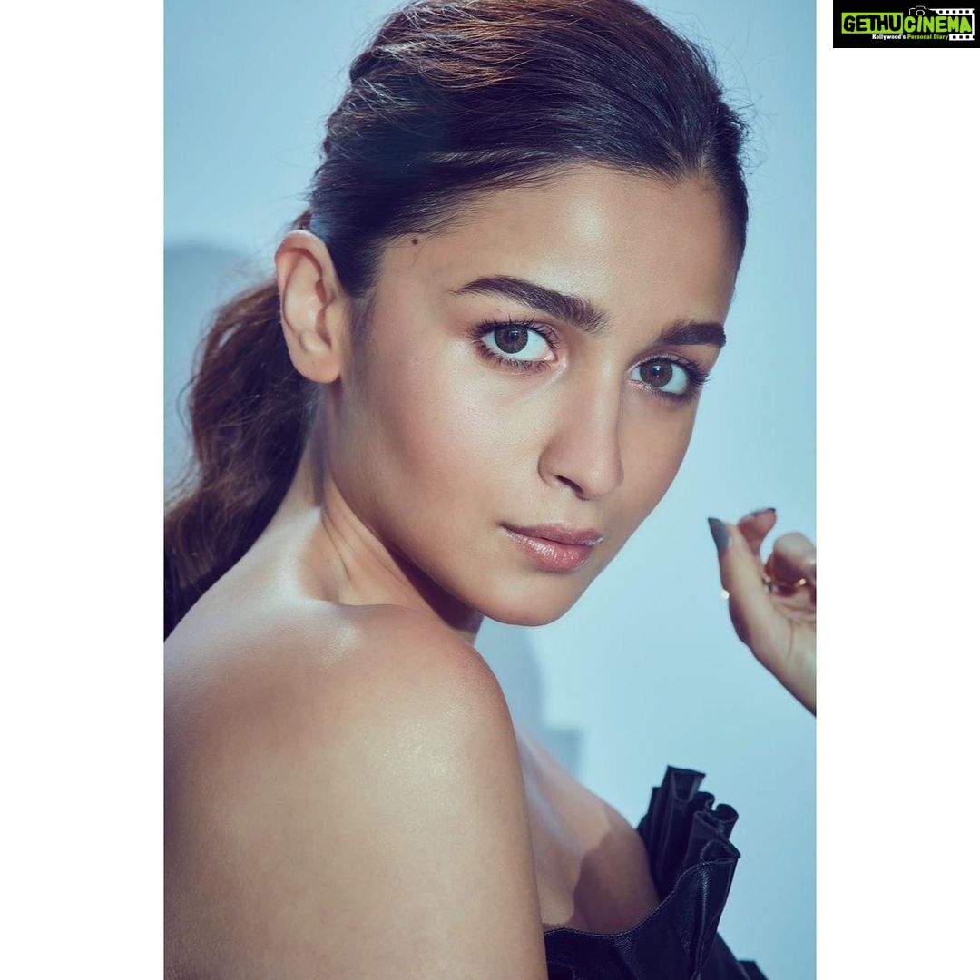 Alia Bhatt Instagram - क्लोज़ अप तो बनता है !! 🙃