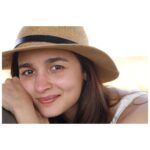 Alia Bhatt Instagram - Welcome to the jungle 🐾🦓🍃🦁🐘 New vlog on my beautiful African Safari now up.. Link in bio