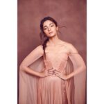 Alia Bhatt Instagram - 👛