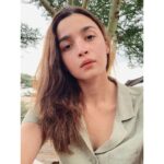 Alia Bhatt Instagram - Sun-blushed/burnt 🌞
