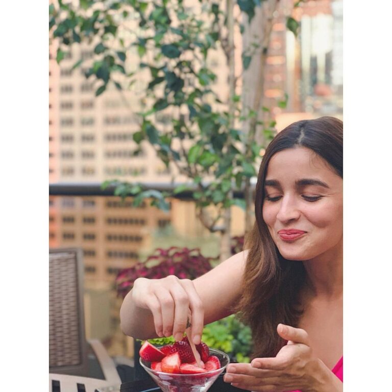 Alia Bhatt Instagram - Berry funny 🍓😋🙃 New York, New York