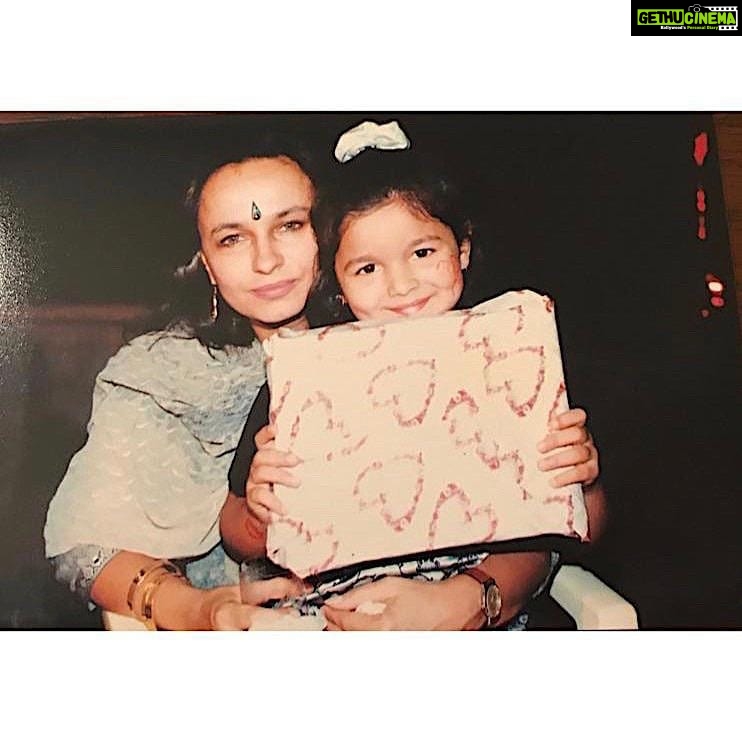 Alia Bhatt Instagram - My happy place.. 👩👧love you mama 🌞🌞❤ @sonirazdan