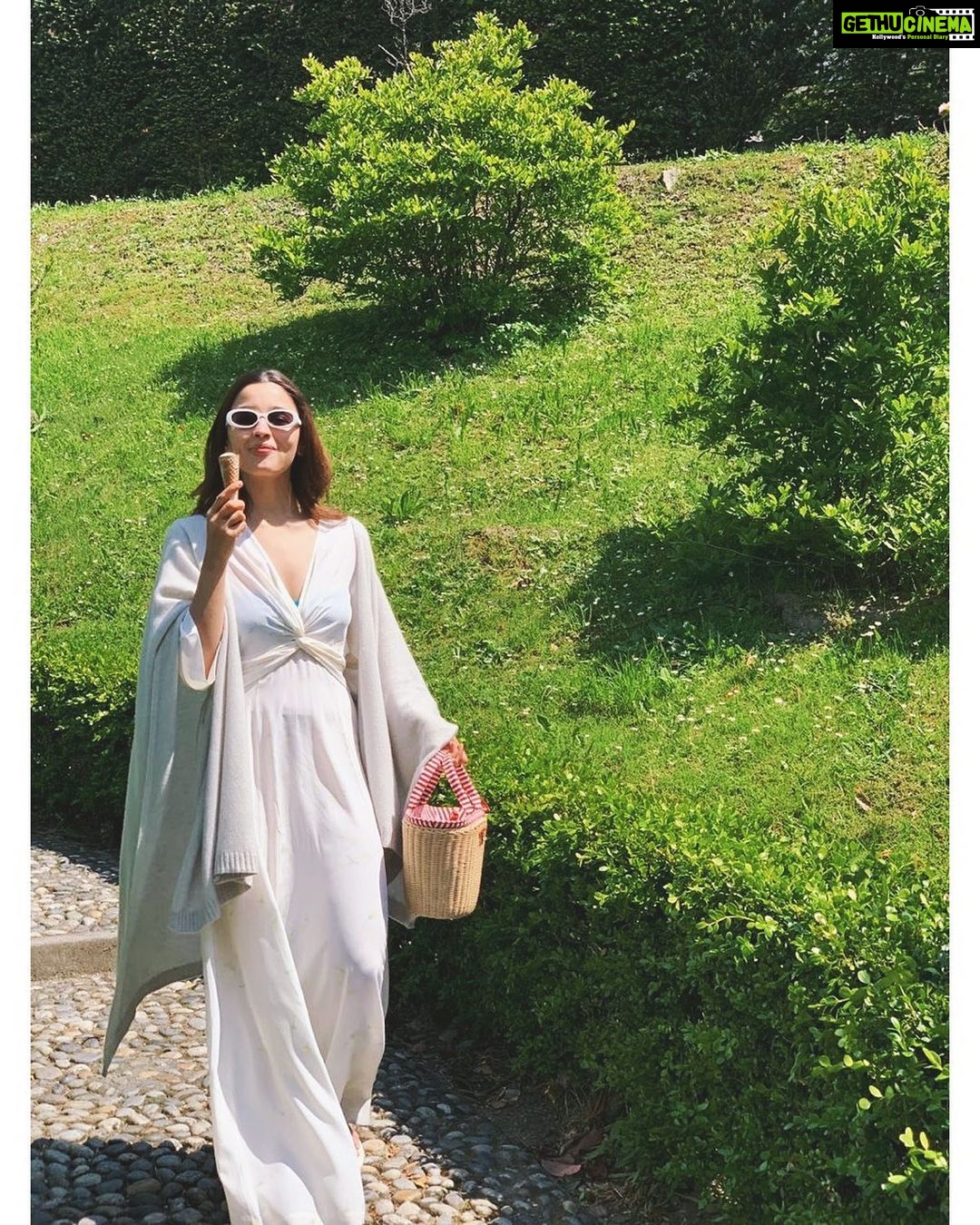 Alia Bhatt Instagram - In a world full of hate, BE LOVE - - oh & eat ice cream🍦