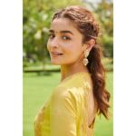 Alia Bhatt Instagram - Got that sushine in my pocket 🌻🌞
