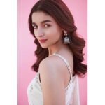 Alia Bhatt Instagram - क्लोज़ उप 🌸