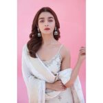 Alia Bhatt Instagram - 👛