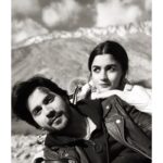 Alia Bhatt Instagram - & it’s a film wrap for Varun on KALANK.. Our 4th film completed together and he still manages to surprise me with his hard work and crazy energy everyday.. Also manages to make me laugh like a crazy person by just being himself.. I can’t can’t can’t wait for you guys to see the stuff he’s done with his character in the film!!!! 🙌💫⭐️ 💃🏻🌞#KALANK