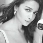 Alia Bhatt Instagram - Dear #postpackupshot, you were deeply missed 💗💗💗 … so blessed & grateful to be back to work in full swing ☀️☀️🙏🙏 @avigowariker