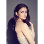 Alia Bhatt Instagram – क्लोज़ up😬