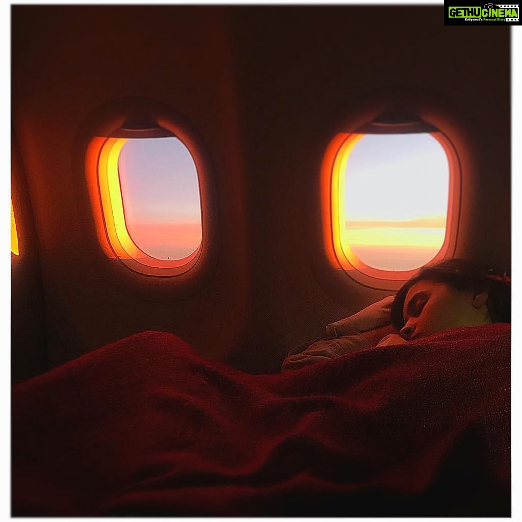 Alia Bhatt Instagram - Forever that girl who gets really excited when the sky's pretty colours 🌞🙃 📸 @puneetbsaini