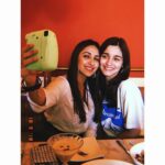 Alia Bhatt Instagram - Another year, another picture.. My love.. my sister! Happy 25th you 🙌🌻