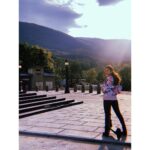 Alia Bhatt Instagram - keep your eyes lifted high upon the sun, & you'll see the best light in everyone.. 🌞✨ 📸RK