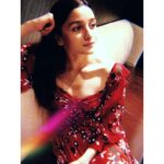 Alia Bhatt Instagram - when the angle is right, you gotta do what you gotta do.. 😼 📸RK