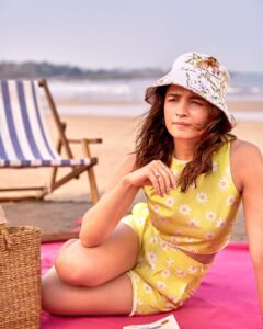 Alia Bhatt Instagram - Because no matter who we are 🌥️ (swipe⬅️)