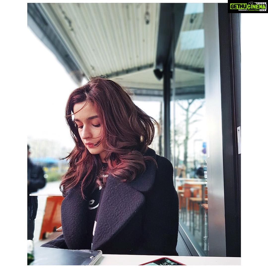 Alia Bhatt Instagram - I wonder how, I wonder why 🎵