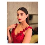 Alia Bhatt Instagram – Ishq wala love? @mickeycontractor