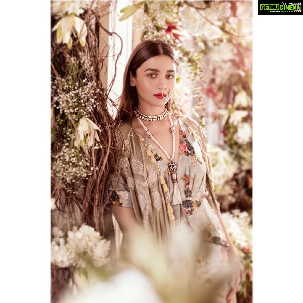 Alia Bhatt Instagram - playing dress up for life 🙌