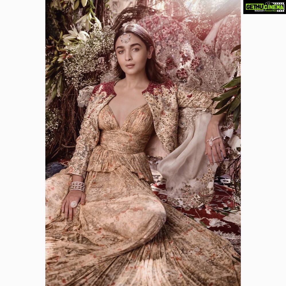 Alia Bhatt Instagram - Be yourself; everyone else is already taken - Oscar Wilde