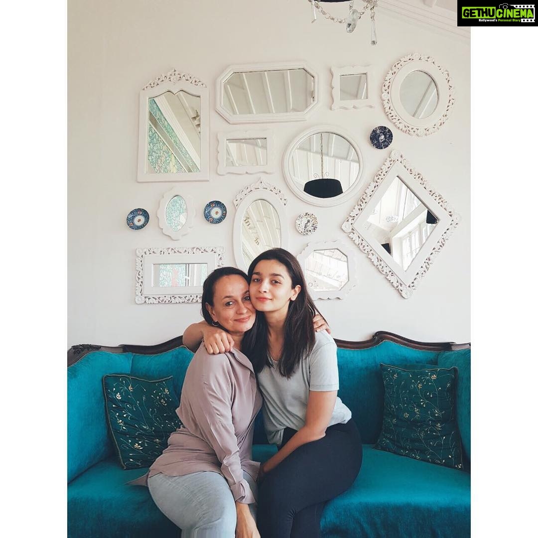 Alia Bhatt Instagram - Happy birthday mothership 💙