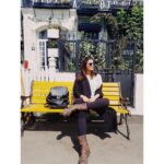 Alia Bhatt Instagram - That girl on a yellow bench 🌼
