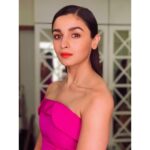 Alia Bhatt Instagram – Awards night 💄Thank you BIG ZEE for the recognition tonight :) #udtapunjab