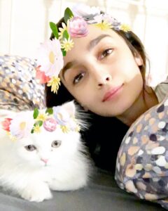 Alia Bhatt Instagram - Big big hug and thank you soo much for the 15M love! 🌸Love you all too much 🐾