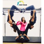 Alia Bhatt Instagram - Because even during Pilates one has to promote!!!! Spreading the ❤️ 😉 #badrinathkidulhania thank you @yasminkarachiwala for creating a human heart hahah !!! #befitbecauseyoudeserveit #yasminsbodyimage