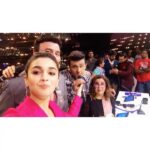 Alia Bhatt Instagram – Birthday song for the birthday boy! @shashankkhaitan! Thank you @sonunigamofficial @farahkhankunder #AnuMalik for making this happen! @indianidol9 And also to the lovely audience who cheered so loudly love you all ❤️❤️