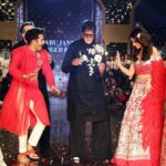 Alia Bhatt Instagram – Dancing away with the one and only @amitabhbachchan!!!!! @varundvn ✨✨✨👏 @abujanisandeepkhosla ❤️❤️❤️📷Manoj