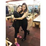 Alia Bhatt Instagram - Back in the bay with my bae! Here's to a super super super fit 2017 ! Let's do this @yasminkarachiwala ✌️️✌️️