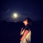 Alia Bhatt Instagram - Moon bathing 🌙 Four Seasons Resort Maldives At Landaa Giraavaru