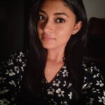 Ammu Abhirami Instagram - 🎼Yaro pol naan ennai parkirean yethum ilamalee eyalbai sudar pol thelivaai✨...