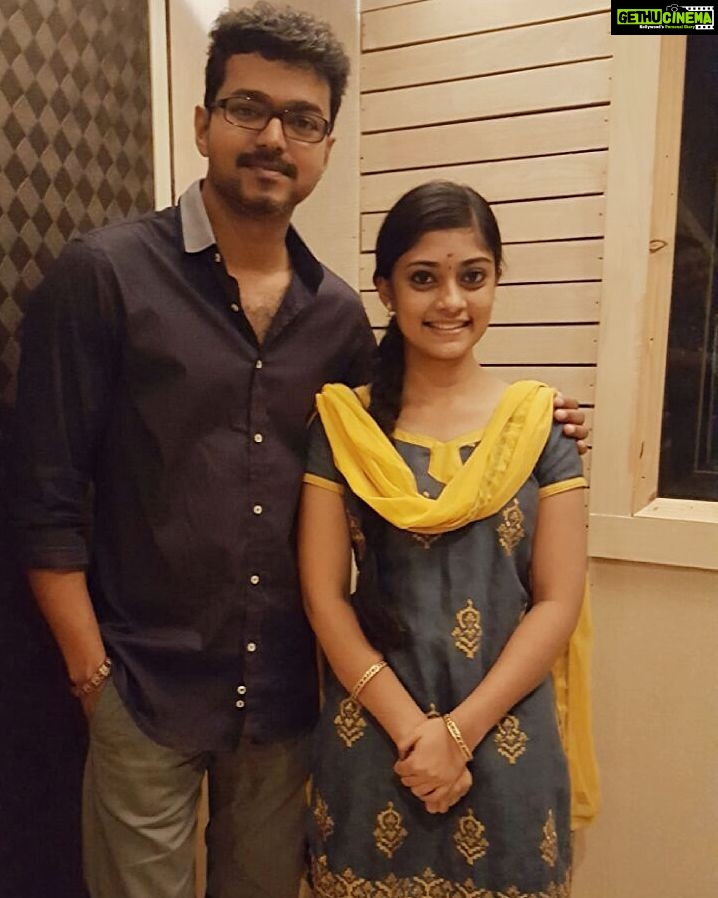 Ammu Abhirami Instagram - Honestly I cant wait anymore to post this pic of mine 😍😍😍😍 !!!omg such a fan girl moment of mine wen I met Vijay anna..... Such a GOOD HEARTED nd GENUINE person he b....JUST look at my face omg wide smile 🙈..... Hah..... BAIRAVAA..........waiting fa ma 