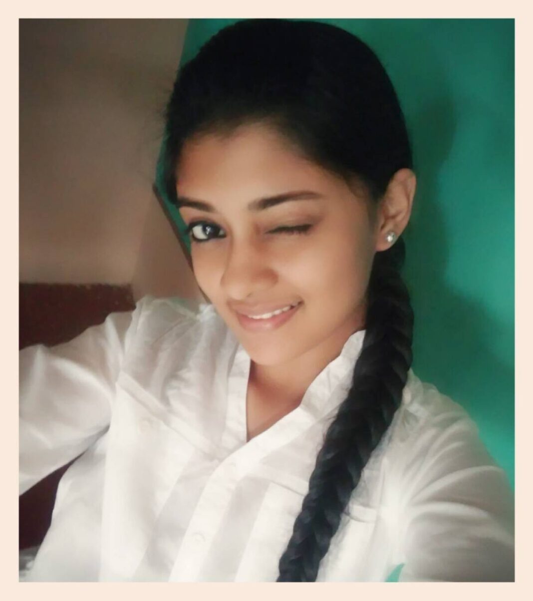 Ammu Abhirami Instagram - Dont let the behaviour of others to destroy ur inner peace 😊😊😊.... #no more negativity....always smiling nd crazy 😋😋😋 im back 🙋