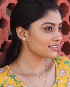 Ammu Abhirami Instagram - When your brother can finally click a good picture of you😬 Happyo happyae.... Pc: @sarva_naane