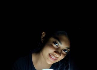 Ammu Abhirami Instagram - நிலா🤍🤍🤍 #selfphotography 🙈