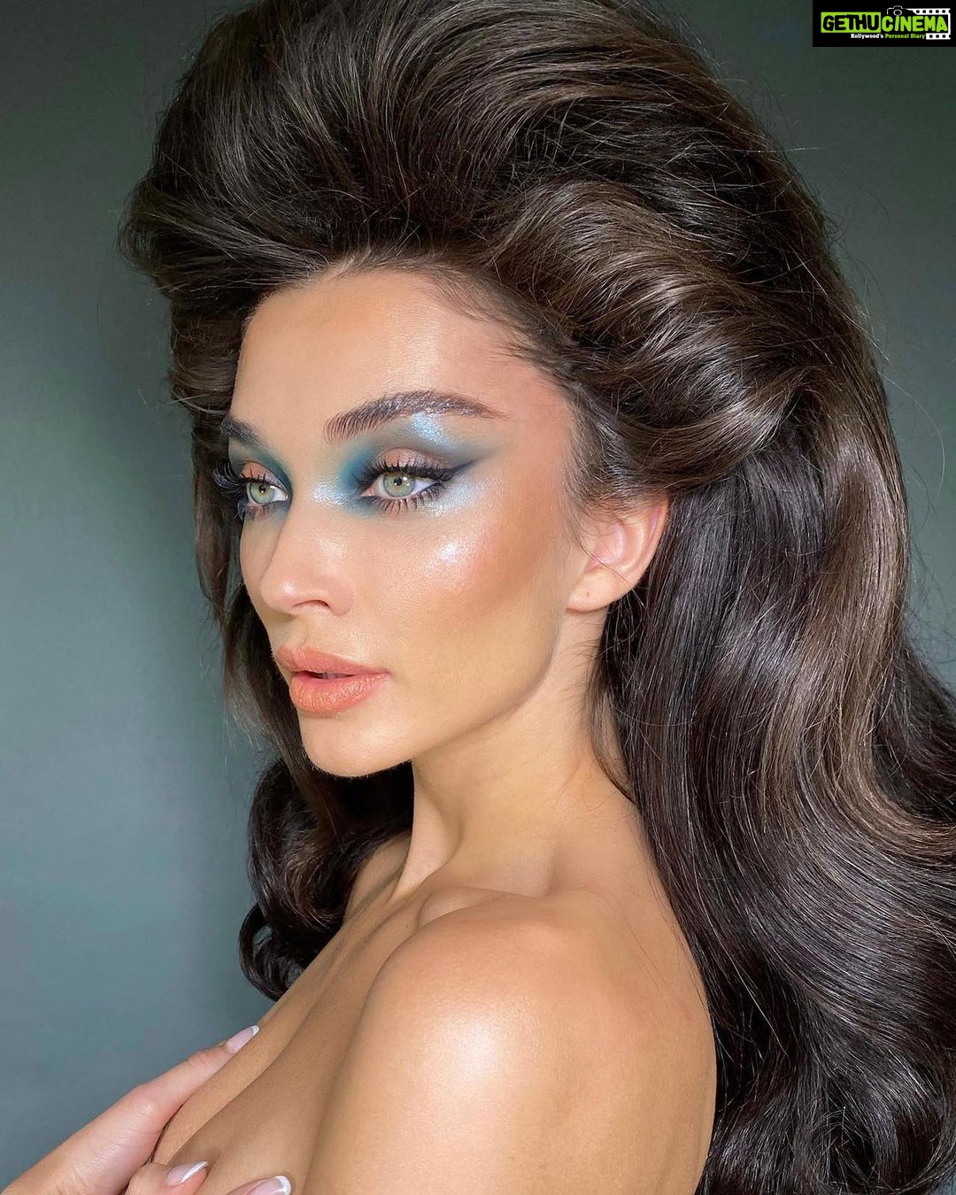 Amy Jackson - 370.3K Likes - Most Liked Instagram Photos