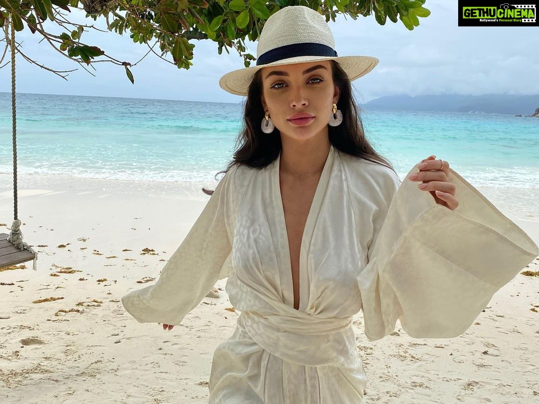 Amy Jackson - 307.1K Likes - Most Liked Instagram Photos