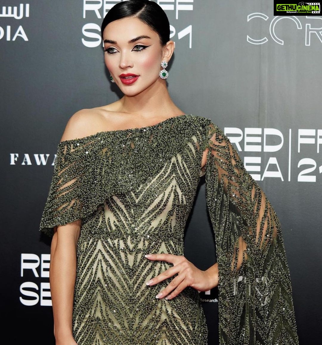 Amy Jackson Instagram - Feel so blessed to have been a part of the very first film festival in Saudi Arabia … it’s proof that cinema has no language and that it can be appreciated, love and adored worldwide. Congratulations @moalturki for making history ✨ and to my girls @carladibello @linamalaika for they’re incredible debut with Maskoon Jeddah, Saudi Arabia