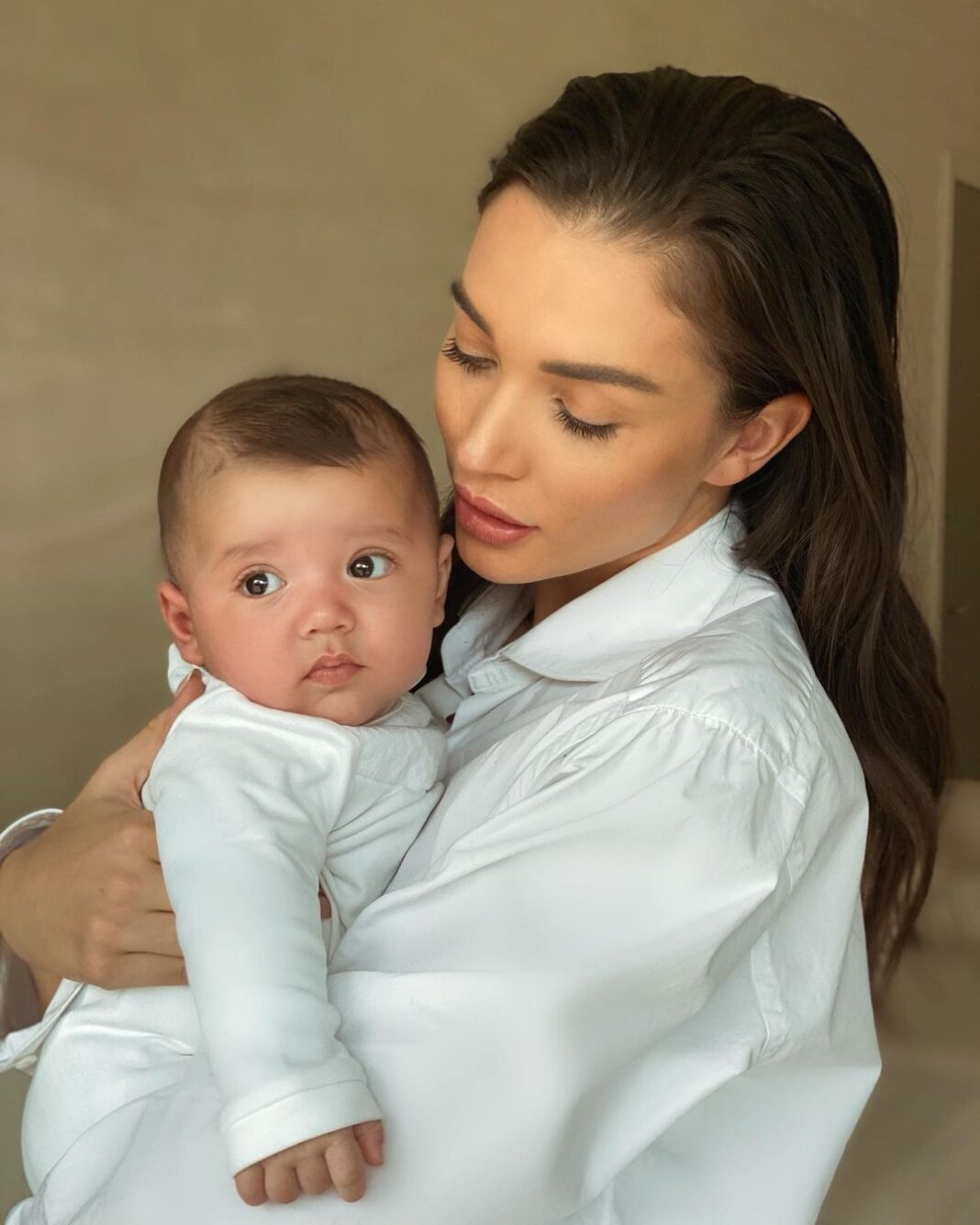 Amy Jackson Instagram - 4 months old today. It’s hard to remember what life was like before you my baby. You are the most amazing little human and I’m so blessed to be your Mummy ♾ ❤️