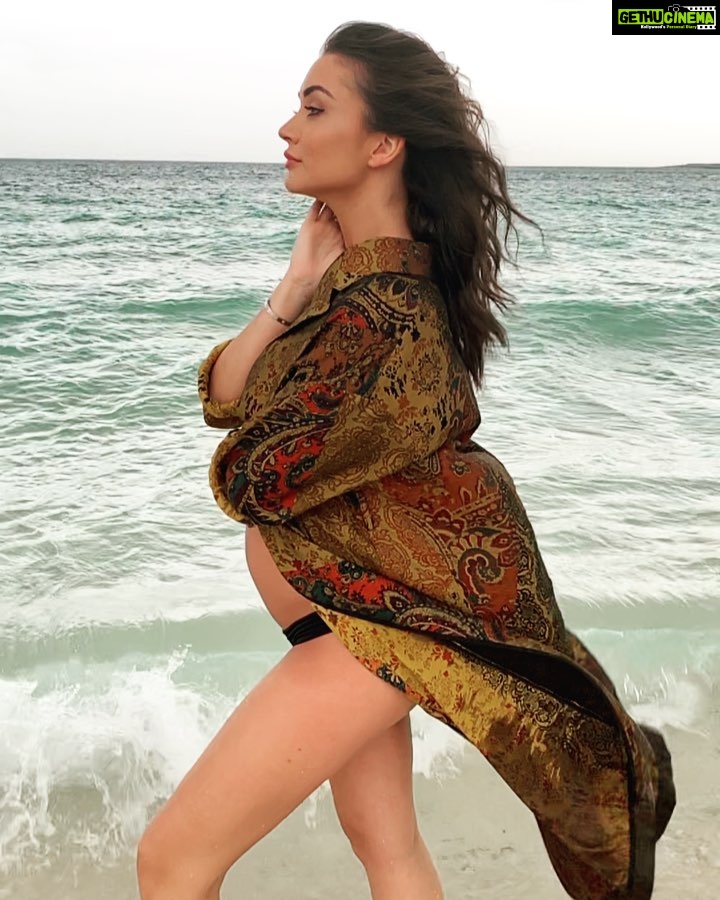 Amy Jackson - 293.4K Likes - Most Liked Instagram Photos