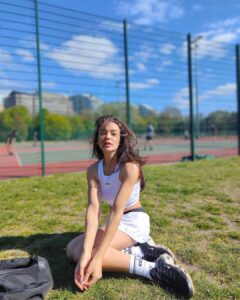 Amy Jackson Instagram - Sunday’s - rookie tennis lesson followed by pizza, ice cream, donuts & coffee on 🔂 @aloyoga