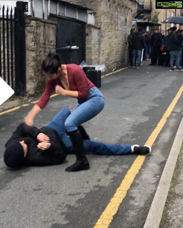 Angira Dhar Instagram - 🥊 punch those #quarantine blues away.... just punch em away! #bts #commando3