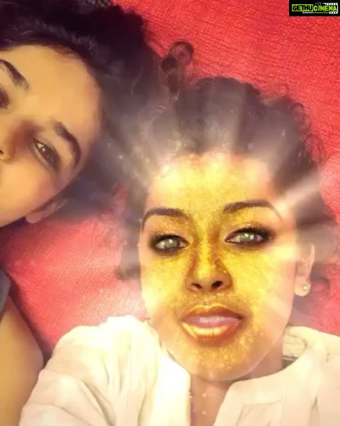 Angira Dhar Instagram - Stay home... enjoy some me time and virtual facials... #quarantineandchill with @arajayaram