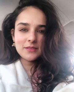 Angira Dhar Instagram - बिंदिया चमकेगी